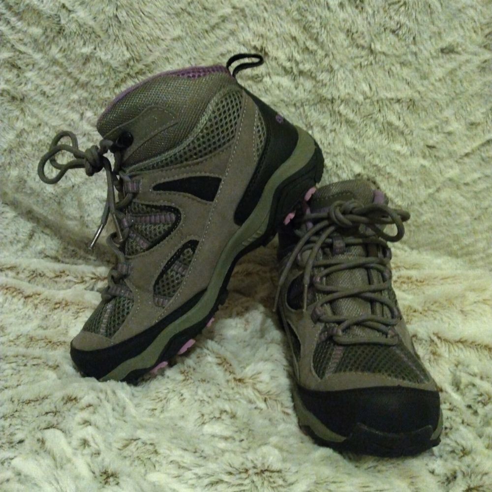 Gander Mountain girls shoes. - Picture 7 of 10